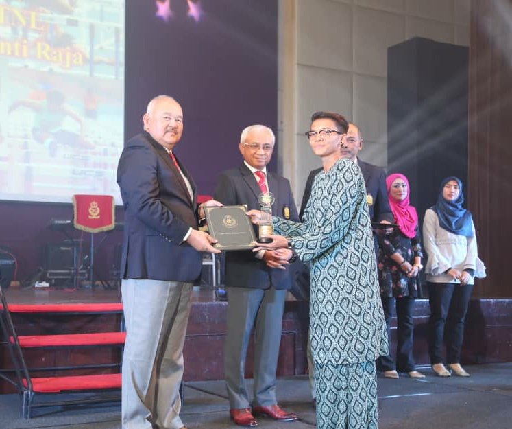 tldm_rasmi's tweet photo. Tahniah kepada atlet-atlet TLDM di Malam Anugerah Sukan Angkatan Tentera 2017. 
#Kebanggaan
#NavyPeople https://t.co/iNVnBgepHH