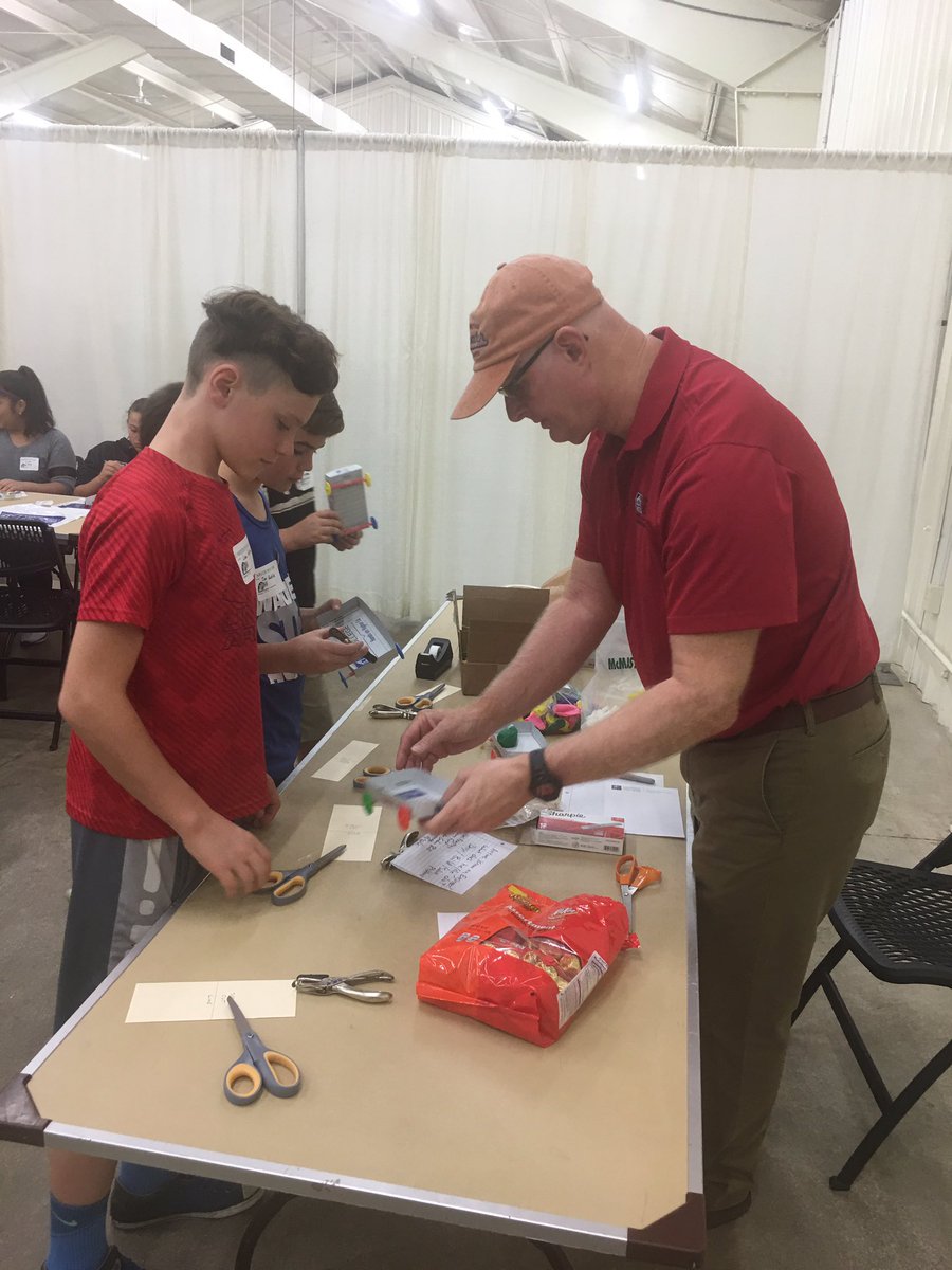 djprothero's tweet photo. Career Expo 2018, students having fun and exploring career pathways! Automation, Environmental, Mechanical Engineering, Robotics, Welding, and more!  @STEM_Saratoga  #TOGAnine https://t.co/2ptGzWXiHI
