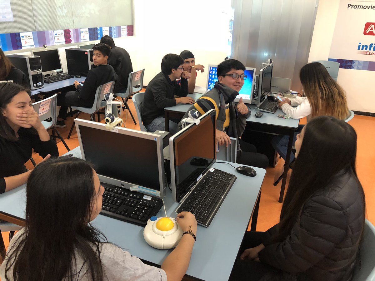 TlalpanSi's tweet photo. El día de hoy tomamos el taller sobre qué tipo de herramientas debemos ocupar para navegar seguro en internet donde los jóvenes de @P_Prepa_Si se encuentran en la #CasaTelmex en Cuicuilco  para realizar esta actividad #PrepaSiTlalpan https://t.co/D8Jq7kjz2t