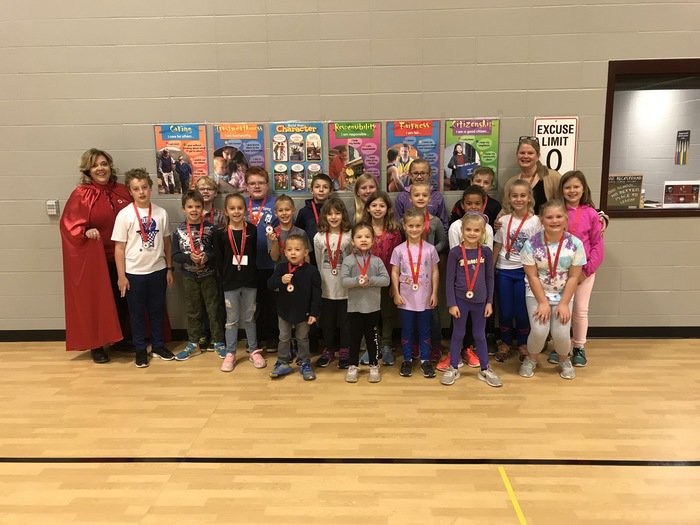HorizonElem1's tweet image. Mrs. Kim Jensen from the American Red Cross stopped by to deliver medals to our pint-sized heroes. These learners helped to recruit 18 new blood donors, 26 total donors, and have the potential to save 75 lives! @pringarrett  #PillowProject #AmericanRedCross