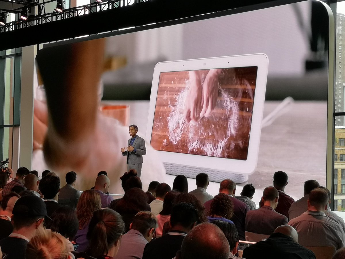 theREALmarvin's tweet photo. New Google smart display, Home Hub is the best cooking companion -- recipes, measurements, #HowTo videos -- all hands free 👩‍🍳👨‍🍳🍳 #MadeByGoogle #heygoogle #GoogleAssistant https://t.co/3zGtScb7GN