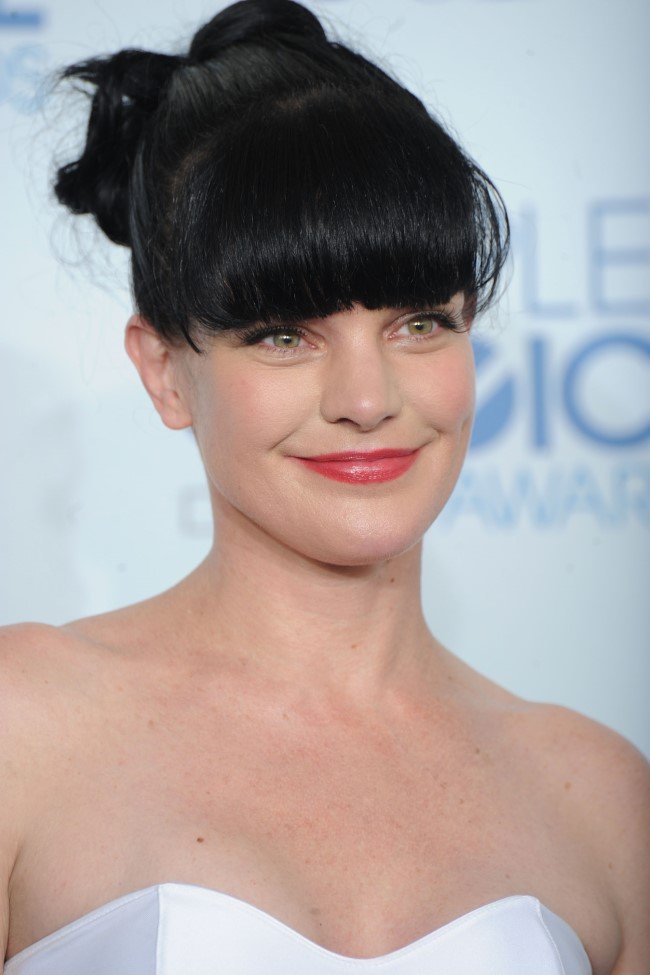 47. 우희진 아까 제가 헬레나 본햄 카터 적은 것 같은데 우희진씨 좀 헬레나 느낌 아닌가요... 옛날 얼굴이 하나도 안 변하고 그대로라는 것도 너무...