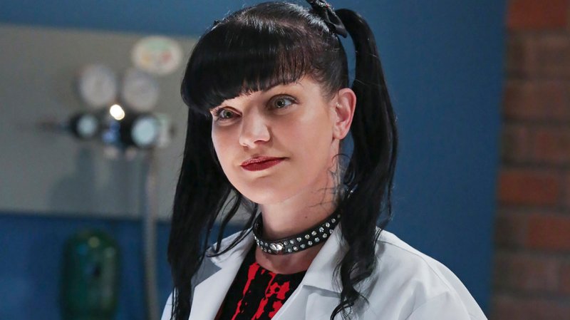 47. 우희진 아까 제가 헬레나 본햄 카터 적은 것 같은데 우희진씨 좀 헬레나 느낌 아닌가요... 옛날 얼굴이 하나도 안 변하고 그대로라는 것도 너무...