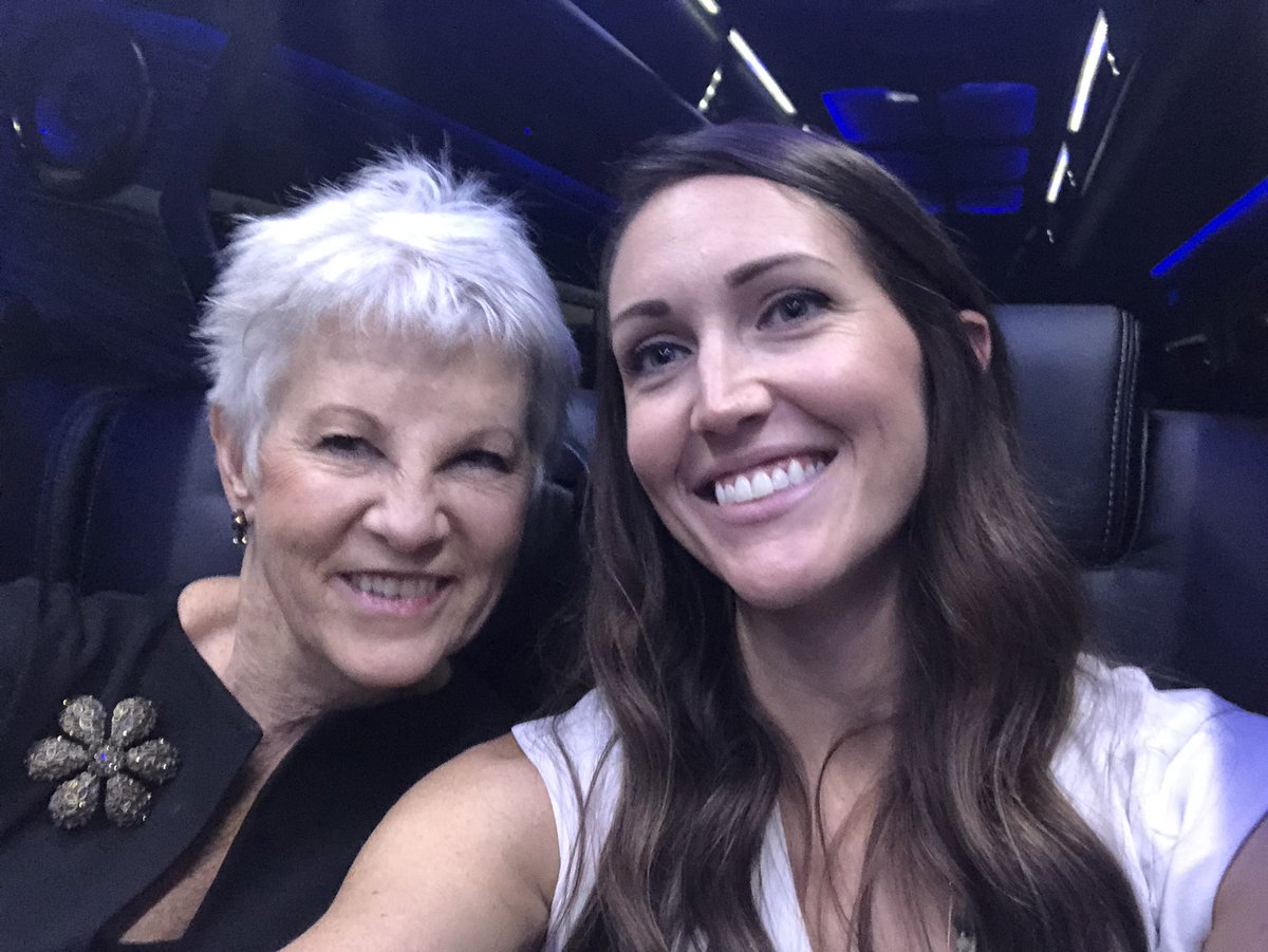 kelliobeans's tweet photo. Fan-girling over my bus ride with @MarianneB_FIS - #shero #FISisGold @FISGlobal https://t.co/Cq8BQv5pDO