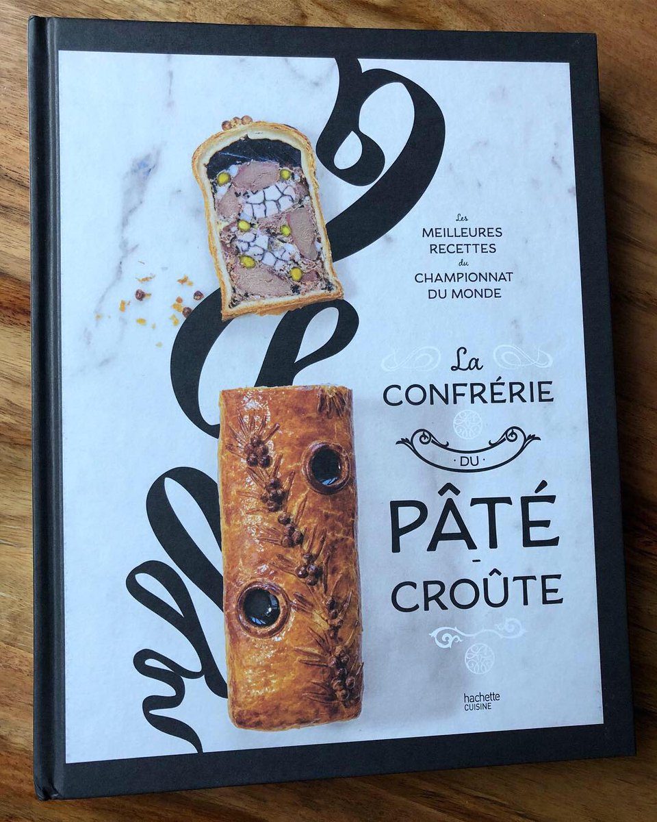 Les meilleures recettes du Championnat du monde de Pâté Croûte, réunies dans ce beau livre <a href="/Hachette_France/">Hachette France</a> . 
La recette de notre pâté en croûte, réalisée par notre pâtissière Aurélie Deygas.

#bernachon #lyon