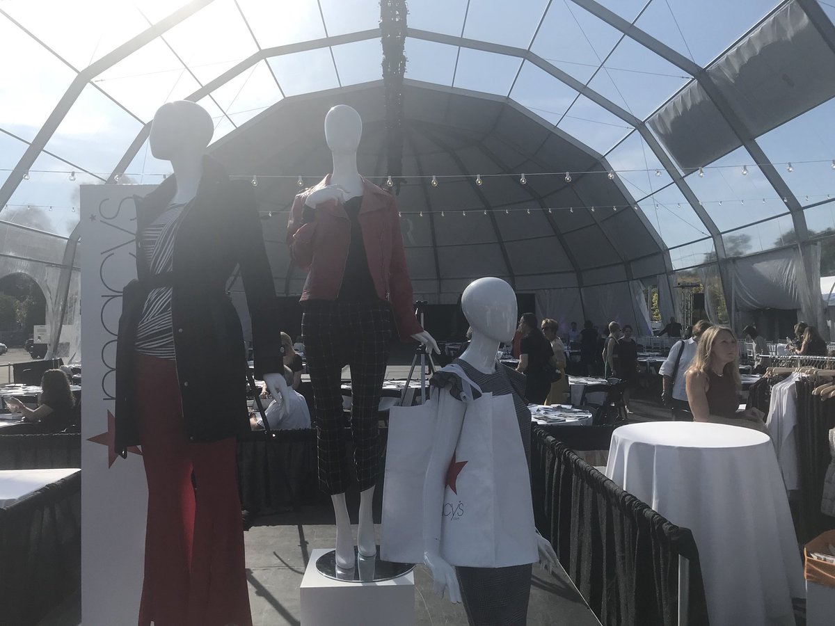 marychaostyle's tweet photo. Sold out lunch time show @Roc_FashionWeek lunch fashion and shopping. Over 500 ladies arriving to see the opening of 2018 season. https://t.co/e1nYta5OWO