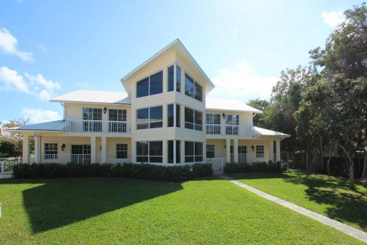 REMAXAllKeys's tweet photo. See a virtual tour of our listing on 97340 Overseas Highway #KeyLargo #FL  #realestate https://t.co/XG1M2Ok2pg https://t.co/sQvj9LuJjz
