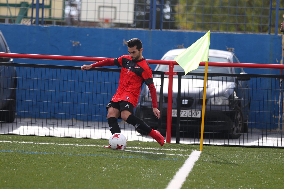 joseliito10's tweet photo. Si las cosas no salen como uno quiere, sigue intentándolo y no pares de confiar una y otra vez. 🔴⚫️⚽️3️⃣ #sequepuedo #confiar100% #noparardeintentarlo #solotusabesdondeva ⚽️ https://t.co/nULZ4yqmBN