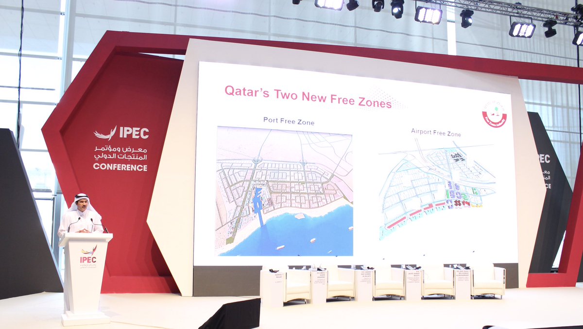 QatarFreeZones's tweet photo. عرض سعادة السيد/احمد محمد السيد - وزير الدولة ورئيس مجلس ادارة هيئة المناطق الحرة عرضا تفصيلا في معرض ومؤتمر المنتجات العالمي- عن الاستراتيجية التي ستتبعها الهيئة لاستقطاب الشركات العالمية لتوسيع أعمالها من قطر كما تطرق للمزايا المقدمة والبيئة التنظيمية المحفزة. 
#IPECQatar https://t.co/usSv2xtGcV