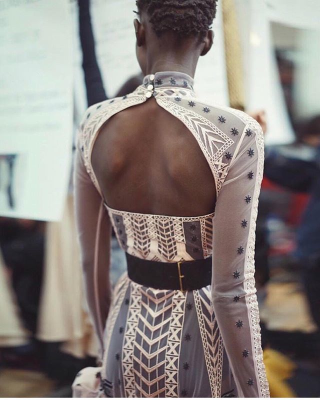 Lo adoro @temperleylondon ❤️
.
.
.
#espalda #invitada #invitadas #moda #style #fashion #hautecouture #weddingdress #invitadaperfecta ift.tt/2yqYq1p