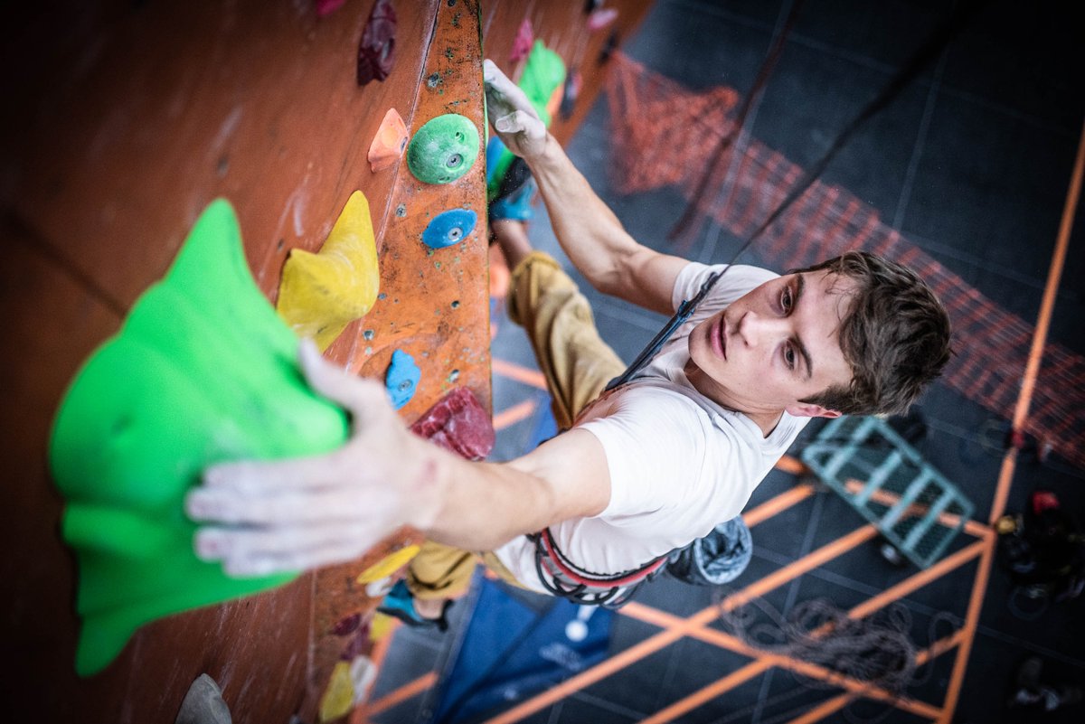 Give us a ♥️ if you're excited for #newroutes! Elliot has been in today resetting Auto Belay lines 32 &amp; 33. He's back in tomorrow with in-house setter, Ella Mcknight, setting for the return of #ElevateClimbingComp! @ScarpaUK <a href="/HOLDZ_/">HOLDZ</a>