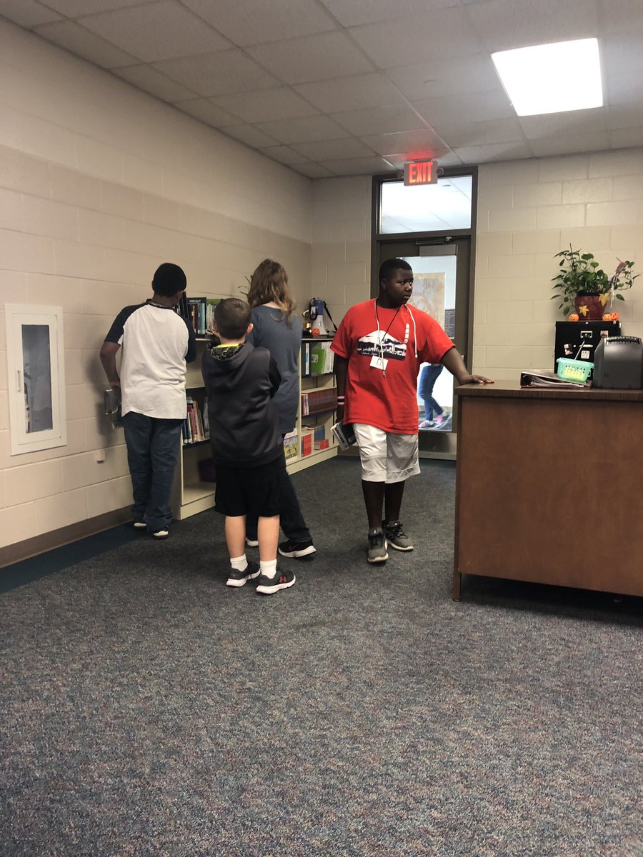 BISD_Libraries's tweet image. Busy! Busy! Busy! There’s #NeverADullMoment in the @Rayburn_BISD #RaiderLibrary! #Classes #BookClubs #TexasBluebonnetAwardBooks #LibraryPatrons #Readers #LibrariesAreClassrooms @BryanISD @BISD_ITech #EncourageTheHeart #TellTheStory