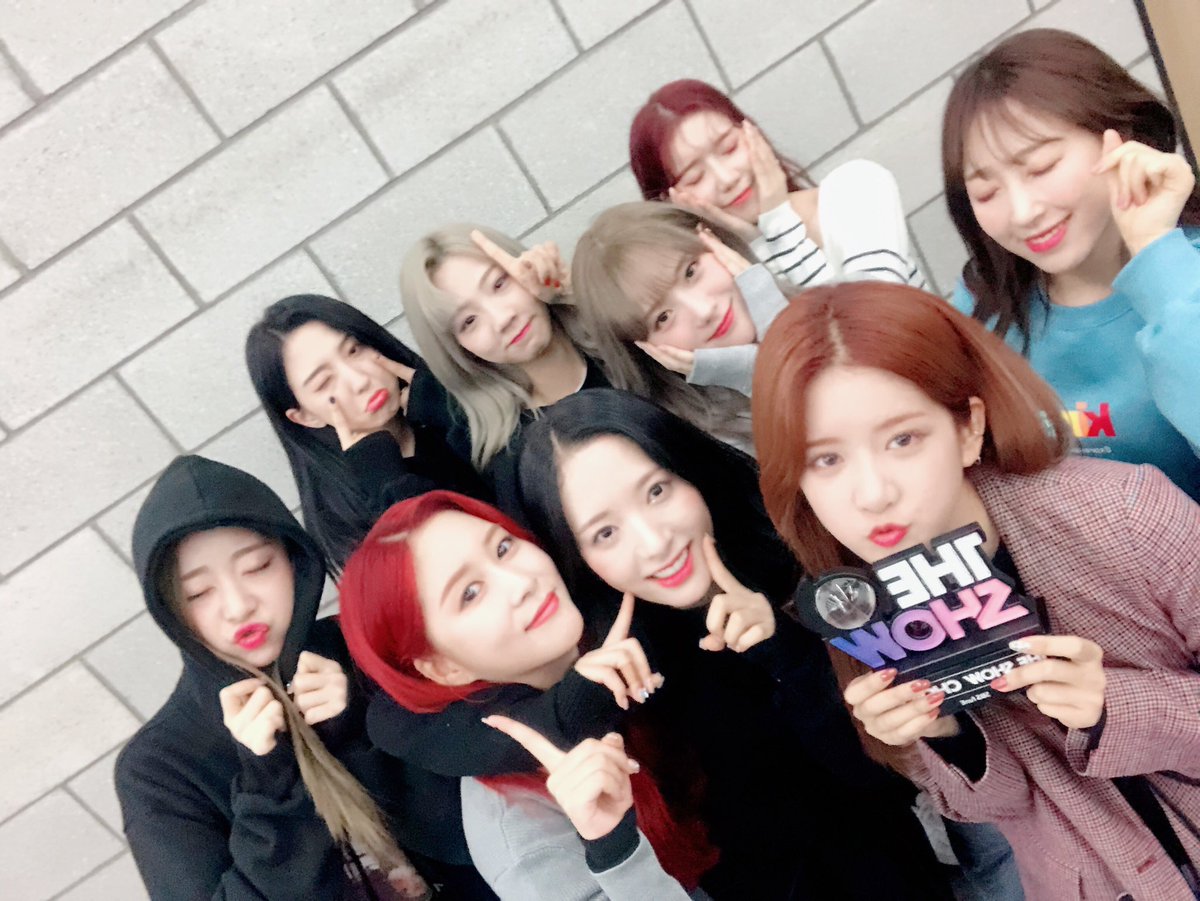 hyungwonope's tweet photo. last week WJSN had their first win since debut
this week SOYOU had her first win as a solo artist

and wjsn celebrate soyou's win together at the encore stage im so happy for their success this is a real family, this is Starship 💗 https://t.co/qZM4A20edT