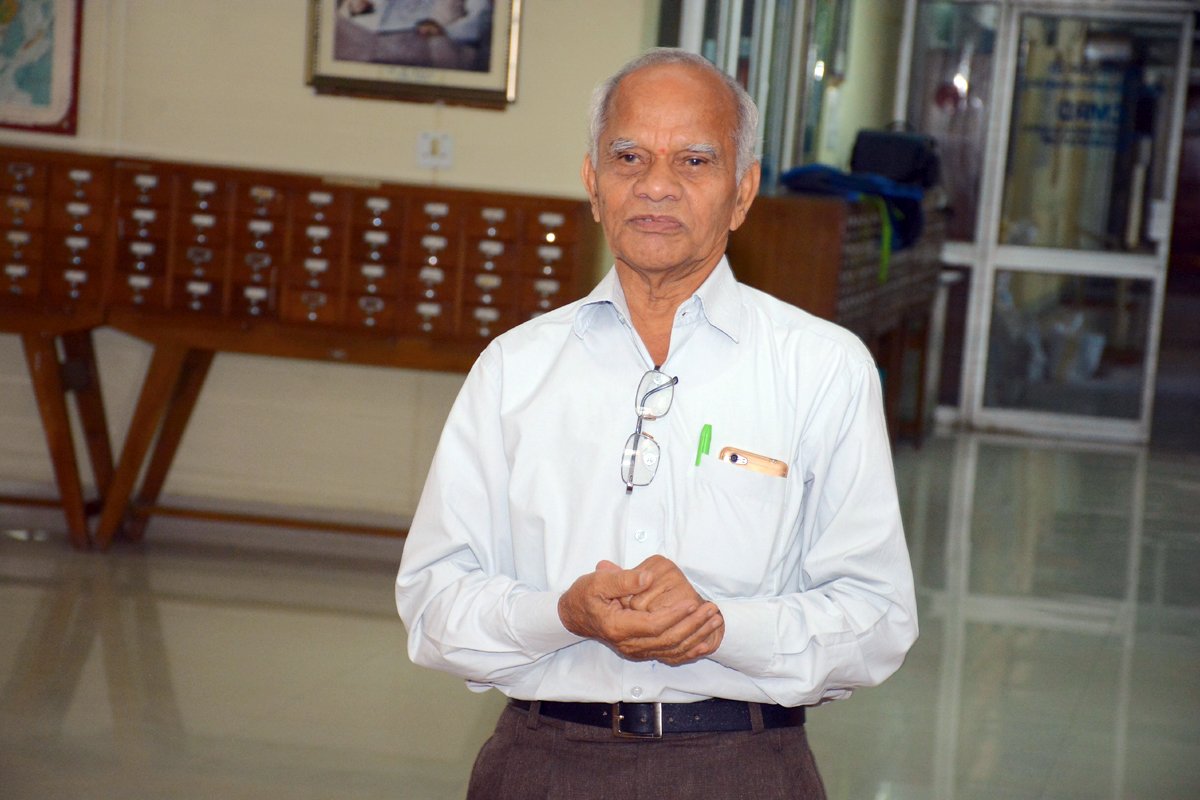 NIRDPR_India's tweet image. Dr P R Ghanate ,Editor ‘Shree Milind&apos; delivering lecture on #Godaan #Novel written by Shri Munshi Premchand on 8th October under #LibraryTalks at .@NIRDPR_India 

#Knowledge #KnowledgeSharing #Wisdom #Premchand #MunshiPremchand #Indianliterature #IndianCulture