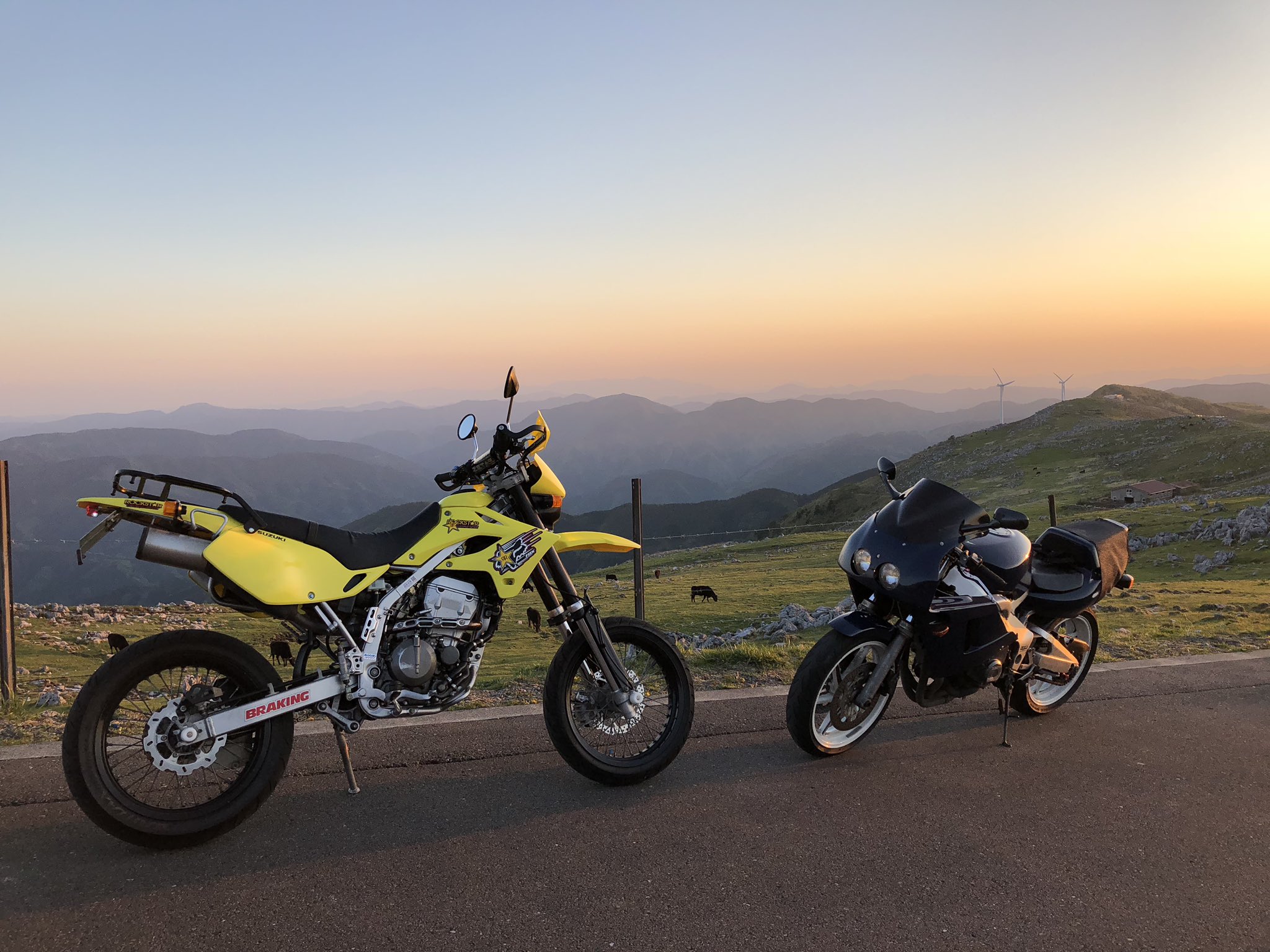 Uzivatel World Bike Team Na Twitteru オススメツーリングスポット 四国カルスト 高知県 江ノ島 神奈川県 Wbt Bike ツーリング バイクチーム T Co 8znalowyjx Twitter