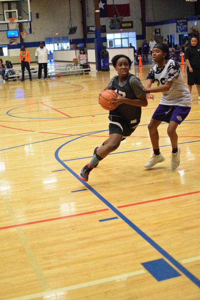 girlzprepreport's tweet photo. Titiana Jones physicality adds to everything else @atxelitebball #capcityinvitational https://t.co/Lwh0HWXrXw https://t.co/BY9riapxD6