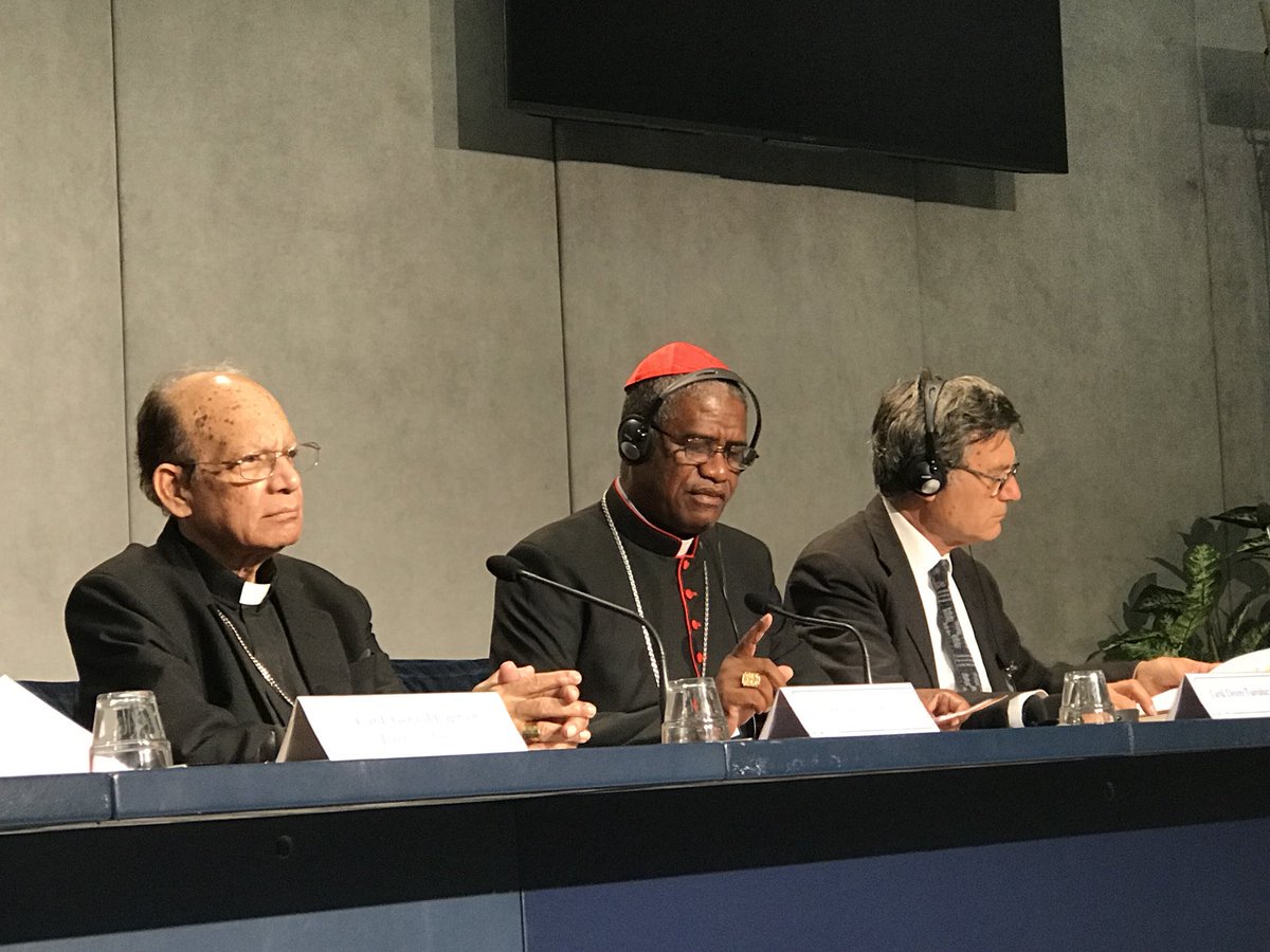 vaticannews_fr's tweet photo. Pour le Card. Tsarahazana, écouter les jeunes signifie s'intéresser à leur vie. Nous ne devons pas séparer la vie de la foi. Nous les adultes, nous devons donner l'exemple, être authentiques et cohérents. #Synod2018live https://t.co/5qFqx3frHS