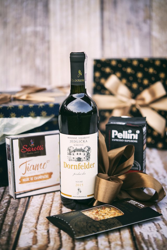 StrefaDobryStar's tweet photo. Szukacie prezentów na Święta? Klient naszej agencji #ArkanaEMarketingu   @Whisky_Spirit oferuje kosze prezentowe dla firm i osób indywidualnych. Oferta na stronie: https://t.co/182cFcJ1G8
#KoszePrezentowe #StrefaDobryStart https://t.co/GhnJOBbd9g
