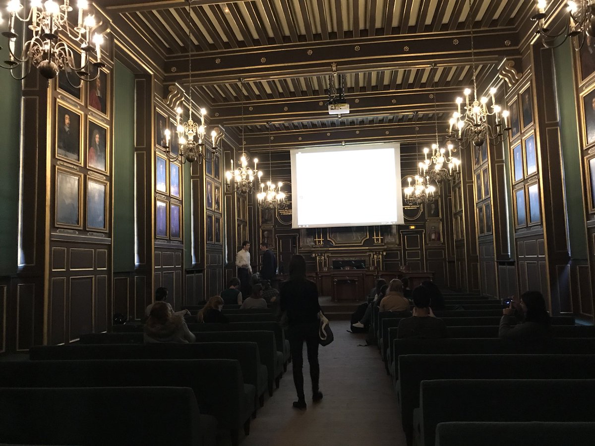 Polepharma's tweet photo. @Polepharma est présent au 32eme forum des professions pharmaceutiques et des industries de santé à Paris Descartes.  Bientôt la conférence de @Polepharma sur les futurs besoins et les futures spécialités des #pharmaciens dans nos industries https://t.co/sV1xl2uzSA