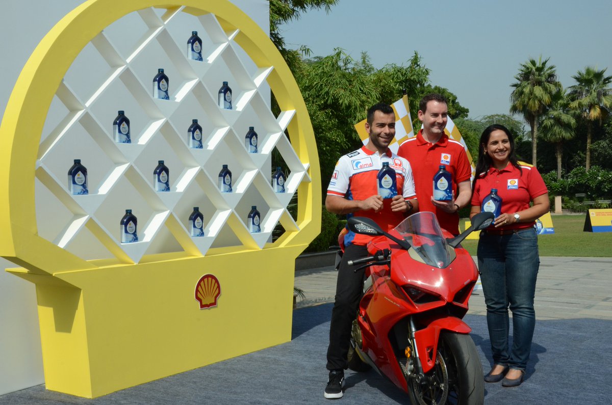 mansitripathy's tweet image. Not bound by any limitations, India's passionate bikers are today looking to      #OutrideAnything. The new #ShellAdvanceAX7 is specially formulated for      modern high-performance engines &amp;amp; different riding styles, enabling      consumers to experience power like never before.