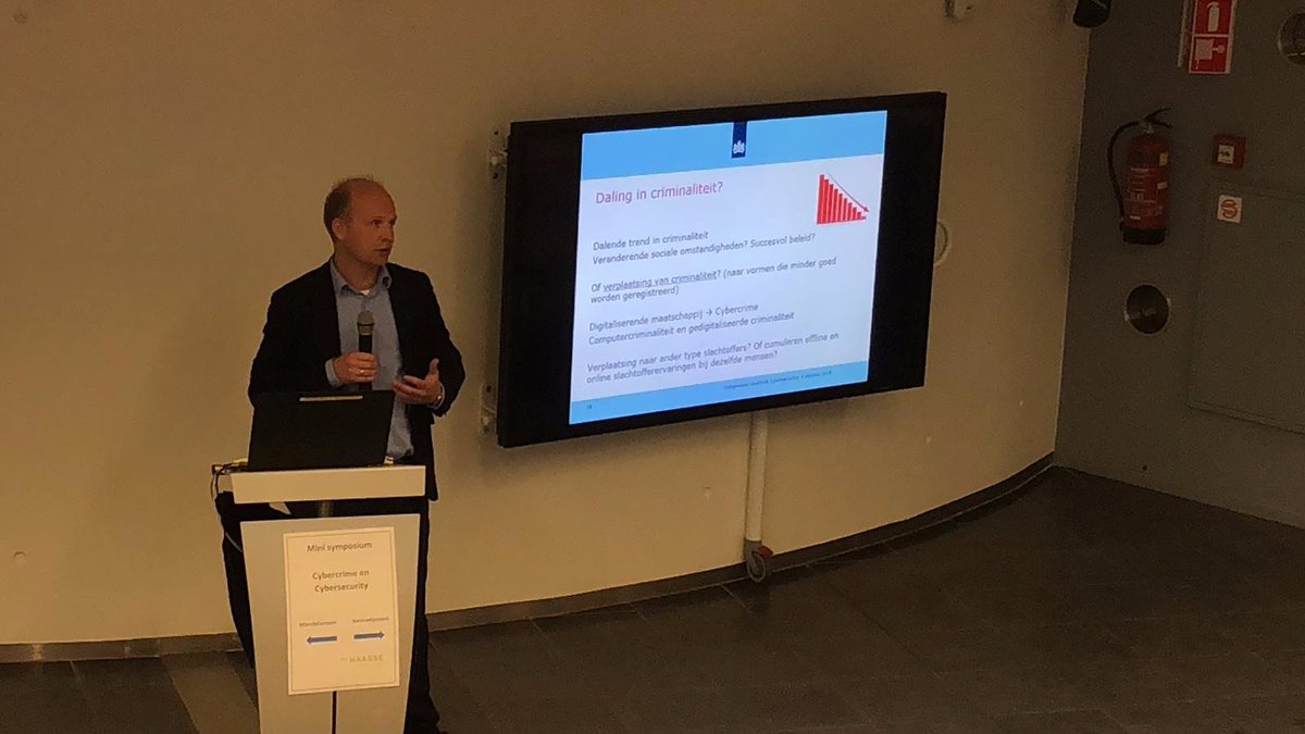 HSD_NL's tweet photo. Wetenschappelijk Onderzoeks- en Documentatiecentrum (WODC) van @ministerieJenV op @dehaagse minisymposium #cybercrime en #cybersecurity voor intreerede Rutger Leukfeldt. #Afname #criminaliteit, afname offline en online slachtoffers op basis enquête.
https://t.co/W2pw7sumdW https://t.co/IP8HN5hbVy