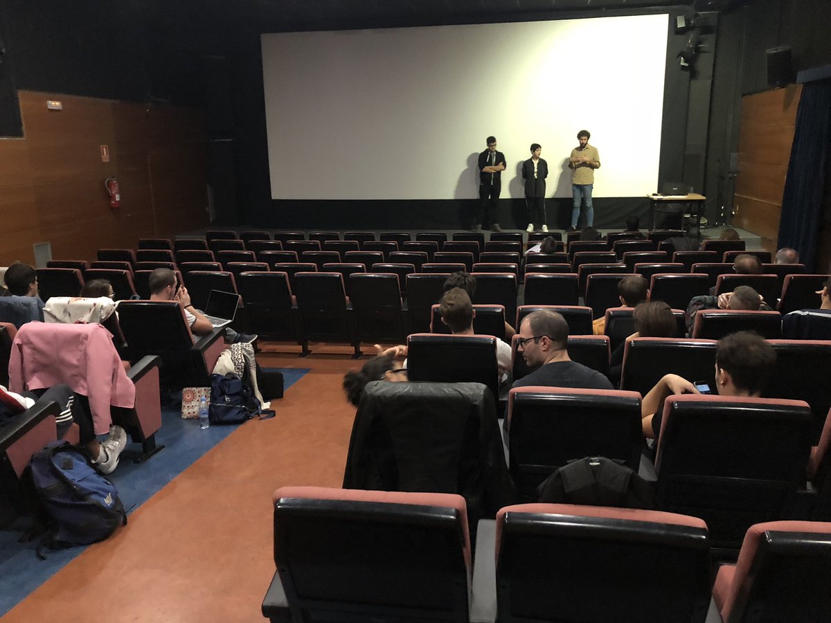 ECAM_'s tweet photo. Los alumnos de 3º pitchean los #cortosECAM que rodarán este curso.  El director Enrique Urbizu o la productora Belén Bernuy valoran sus proyectos #LoQueSeCueceEnLaECAM https://t.co/RcHWahE6JD