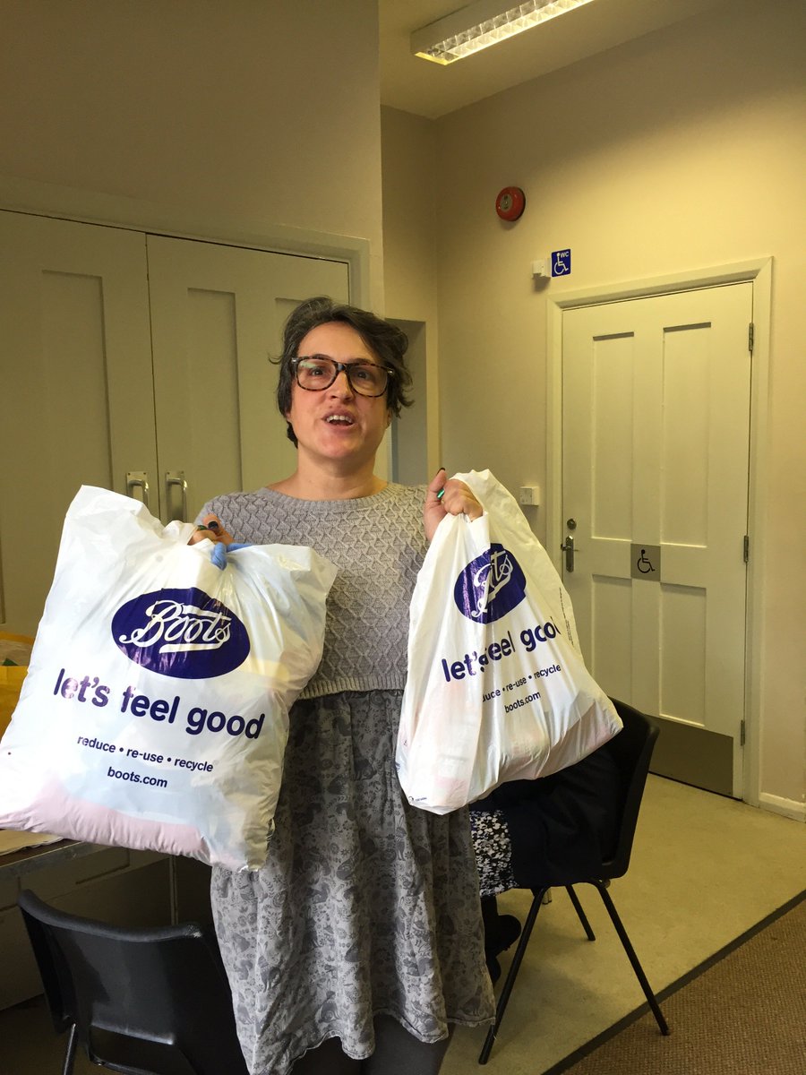 Margoconnects's tweet photo. Thank you, Angie, for donating food and clothing @magpieprojectuk 
The Magpie Project is a brilliant project that delivers outstanding work.
@NewhamLondon @NewhamLibraries https://t.co/5R0B0QHrzn