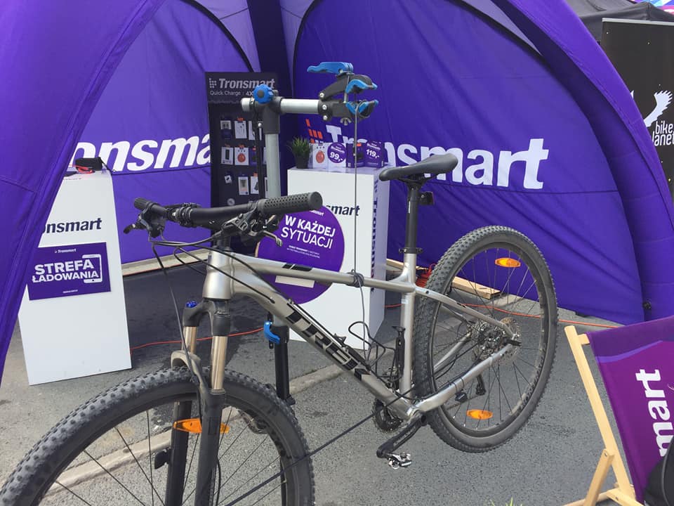 TronsmartPolska's tweet photo. Wiecie, że nasze kable są wystarczająco wytrzymałe, by powiesić na nich 14-kilogramowy rower?

Na zdjęciu jeden z naszych kabli #Lightning, posiadających certyfikację #Apple, dzięki którym bez problemu naładujecie nowego #iPhoneXSMax: https://t.co/xTgg0zg1UE https://t.co/SPK2d57Zd7