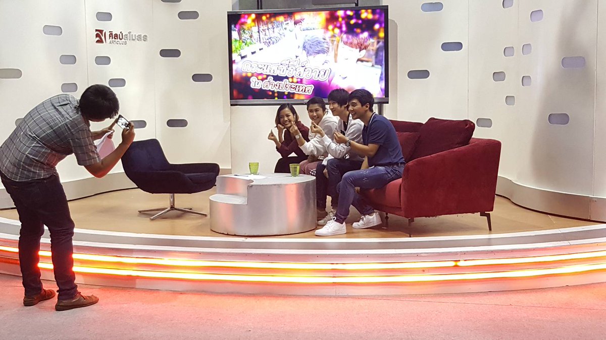 everything_yy's tweet photo. เสียดายมาวันเบลเลิกงานเร็ว อดเจอกันเลย @aloneww #thaipbs https://t.co/j17KT5Li1U