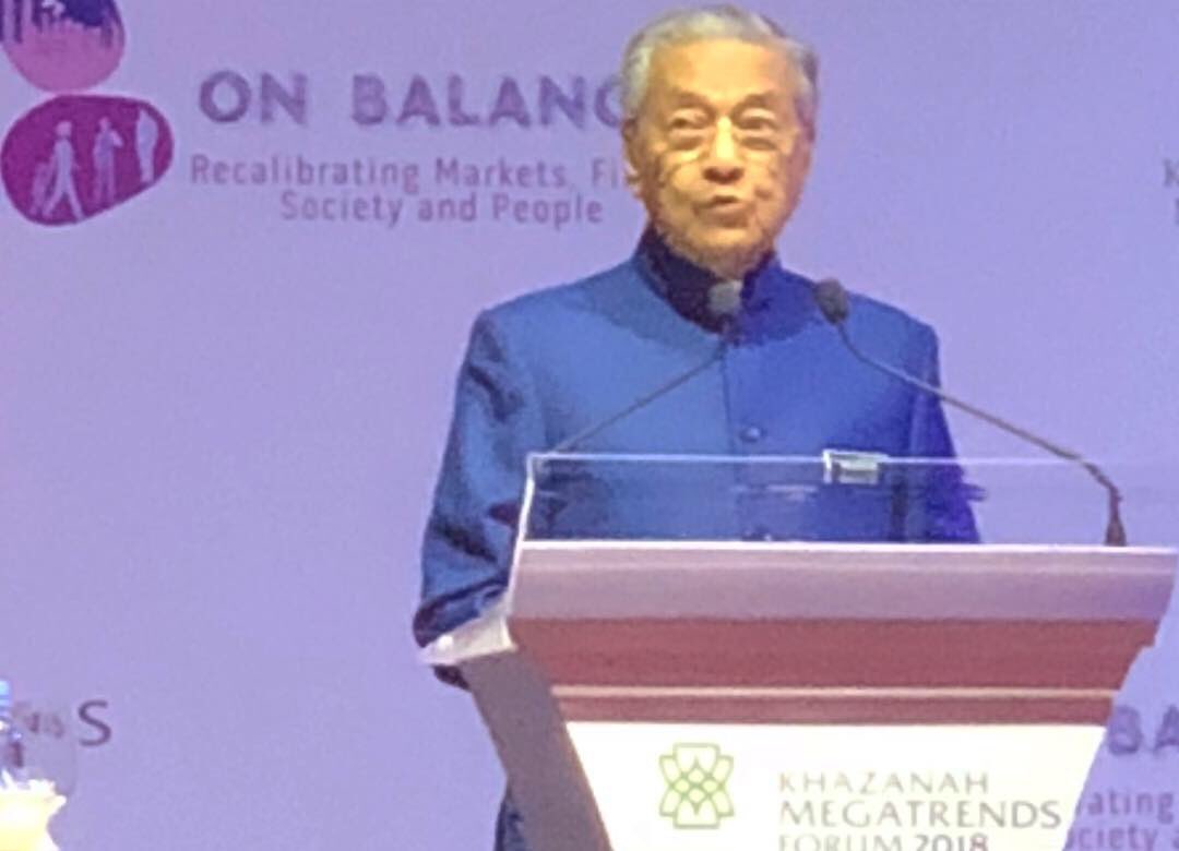 JC_PwC's tweet photo. Closing speech by our PM at #mykmf2018 - Importance of recalibrating society and the country. https://t.co/XQFUOqcTy6