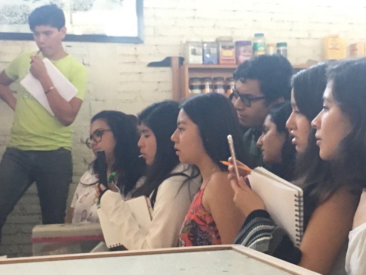 blaisepascale's tweet photo. Compartimos una sesión sobre la fabricación de vidrio soplado, sustentabilidad, innovación y emprendimiento. Agradecemos a la Ing. @Xaquixe por la atención brindada y por compartir su experiencia con nuestros estudiantes. #GenteBlaise https://t.co/MamPVAVxs0