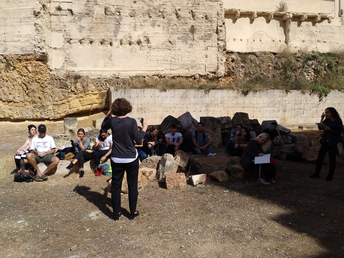 Avui visitant <a href="/MNATTGN/">MNAT</a> i Teatre Romà de Tarragona amb estudiants @ElisavaBCN <a href="/MonicaBorrell/">Mònica Borrell Giró</a> <a href="/inavarrod/">Isidro Navarro, PhD</a>  #elisavaVR #workinprogress