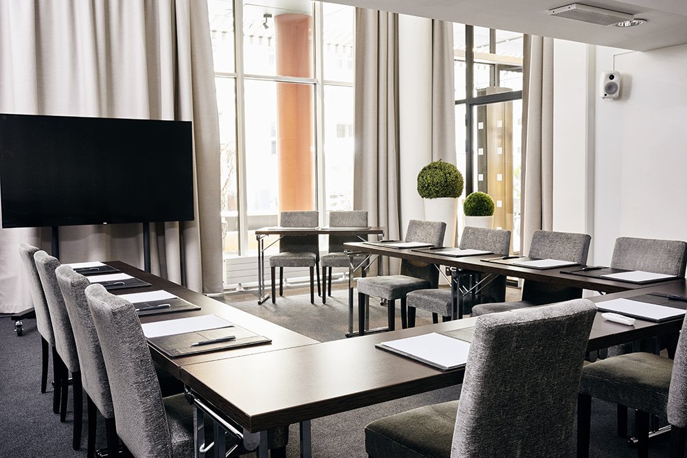 Kokoustilamme ovat nyt varattavissa verkossa. Uusi kokoustilojen online-varausjärjestelmämme helpottaa kokoustilojen ja -pakettien vertailua ja tekee varaamisesta entistäkin vaivattomampaa.

Lue Evento-lehden artikkeli aiheesta:

eventolehti.fi/artikkelit/kam…