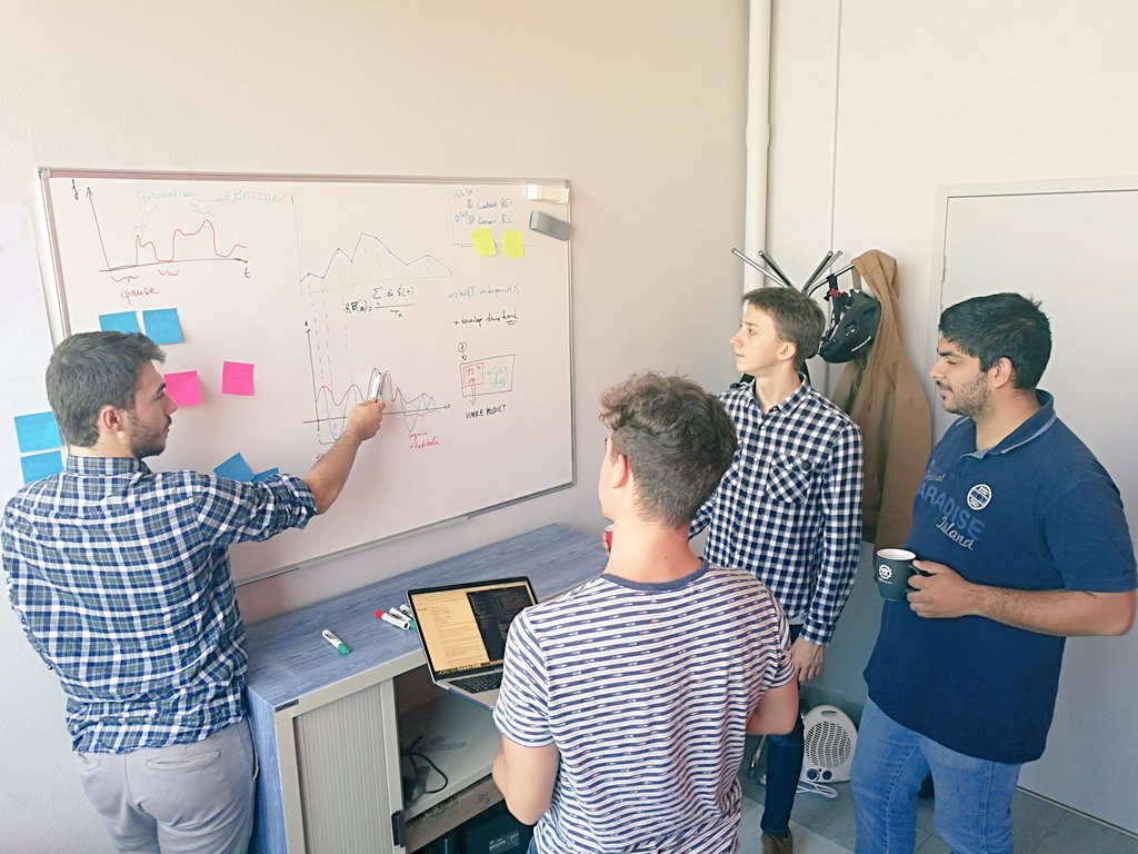 #stanUpMeeting ☕ pour l'équipe du projet #vocalDNA 🗣 <a href="/Skilder_pro/">Skilder</a>
Rapide mise en commun pour rester synchro #scrum
