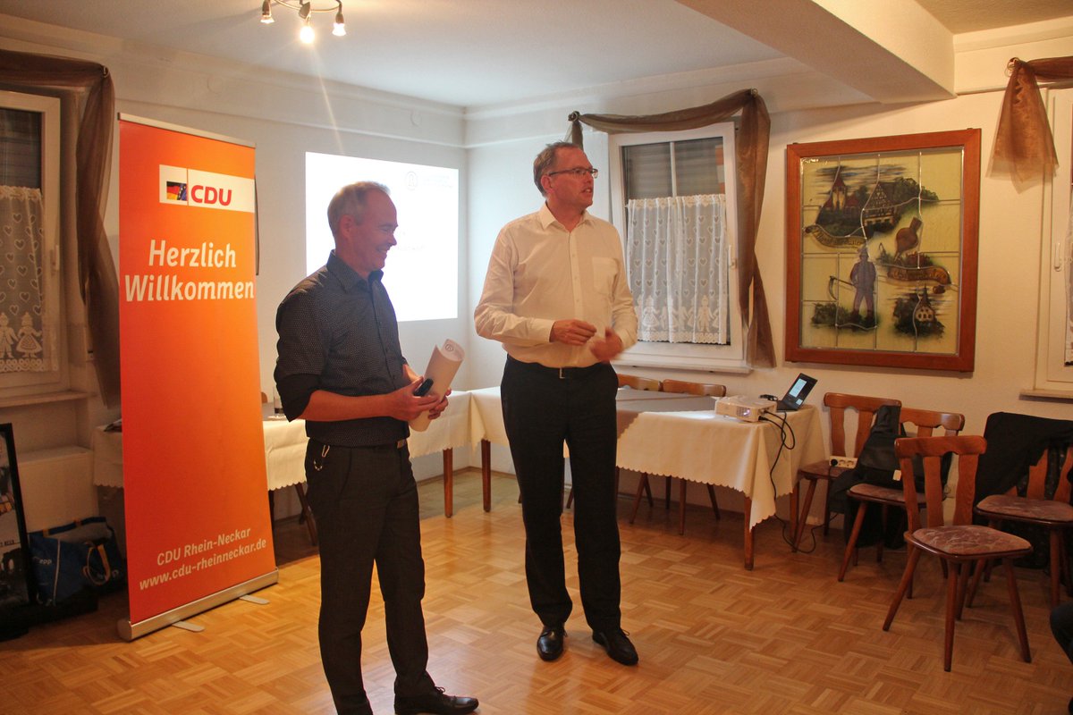 schuetteMdL's tweet photo. Die neue europäische Datenschutz-Grundverordnung hat viele Fragen aufgeworfen. Der Landesbeauftragte für Datenschutz und Informationsfreiheit Dr. Stefan Brink ging ausführlich auf diese Thematik ein und informierte die zahlreichen Vereinsvertreter. https://t.co/EGSSsa0d5R https://t.co/LYOKheSxke