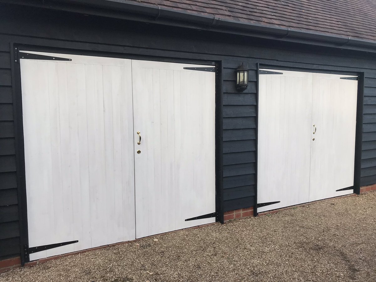 JoeTheglassguy's tweet photo. After trimming and hanging these baby’s a nice coat of @duluxuk undercoat sealed  them nicely before the weather came in. #pukkapaint #lovedulux https://t.co/7oV7JAg9yU