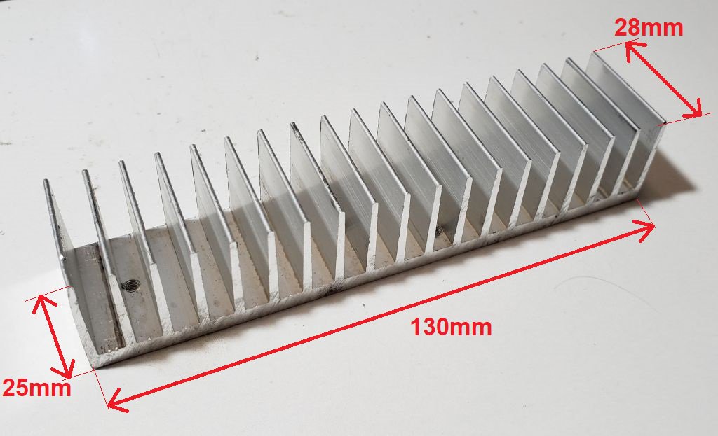 qrplabs's tweet photo. New kit: 10W HF Linear Power Amplifier, $26 including large heatsink. 
26dB gain +/-1dB gain flatness over 2-30MHz. 
See https://t.co/mMt0hQQNE2 https://t.co/Z0KDQeOSlh