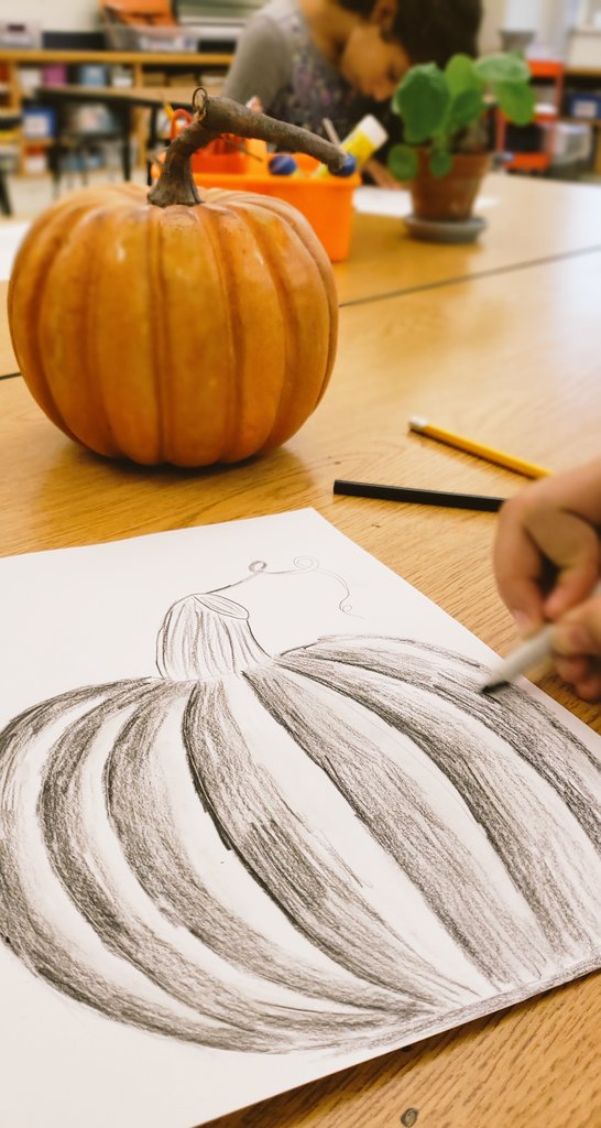 JuliaGoggi's tweet photo. Twelve 5th grade artists braved the gloomy morning to enjoy the first drawing unit in Studio Art. #choicebasedart #drawingfundamentals #selfdirectedart @WPSSicomac https://t.co/diJ3tn28Hz