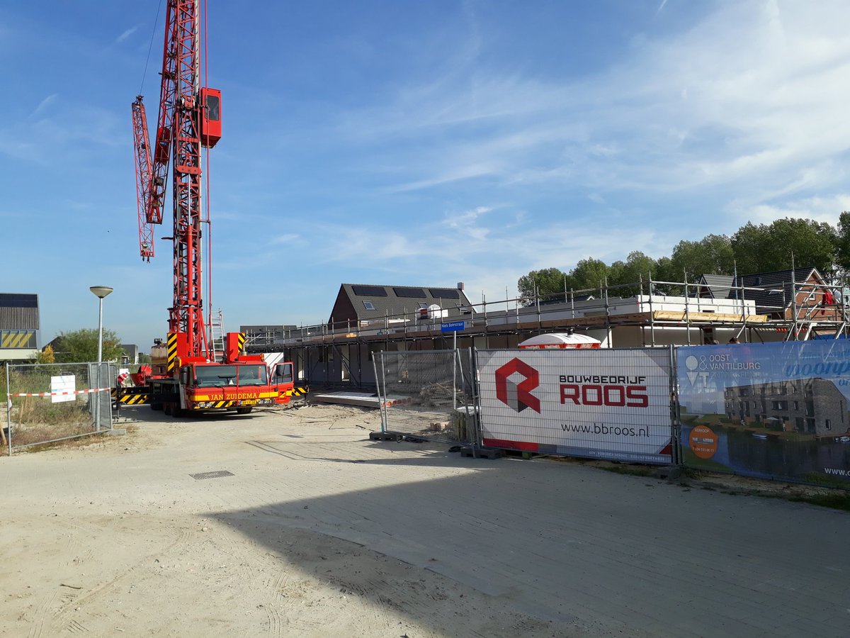1e verdieping vloeren van 5 woningen liggen er weer bij BB Roos #almere #nobelhorst <a href="/OVTontwikkeling/">OVT Ontwikkeling</a>