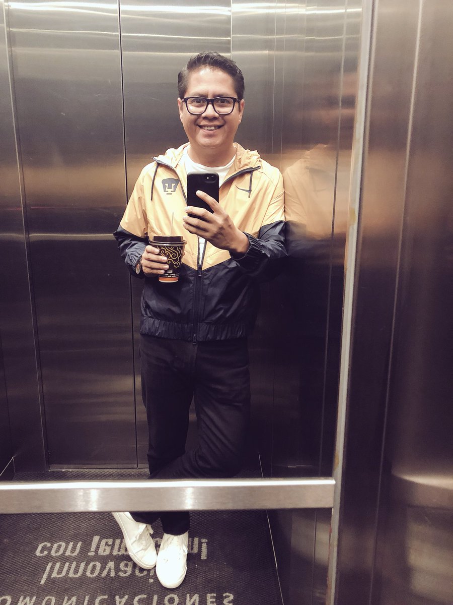 Albert_locutor's tweet photo. #CosasQueExtraño ir a ver a mis @PumasMX al estadio y un cafecito, pero el cafecito ya me lo voy a aventar y eso me pone loco, siii, mááás loco, así que agárrense.

@Oye897 @QPachow 
Por cierto ya se viene el concierto de @CamilaMX con @sinbandera ¿quién me acompaña? https://t.co/3Kk0PfCnuL