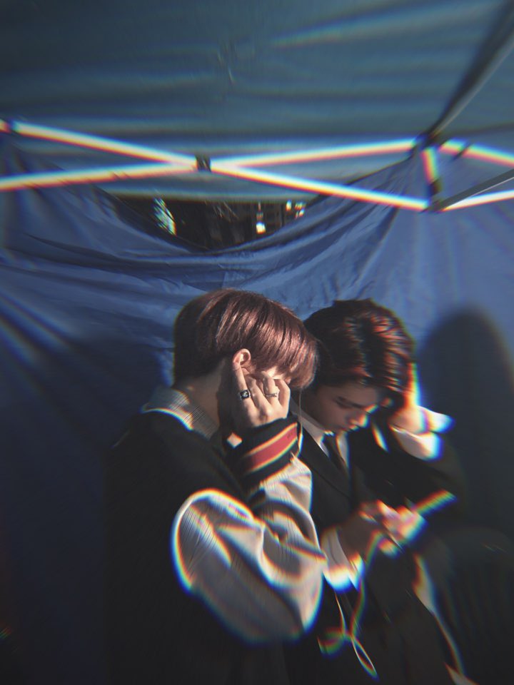 7OC_official's tweet photo. [#이솔]

오늘 첫방 잘 봐주셨나요! 로즈분들~?
더쇼 찾아와주신 팬분들 너무너무 감사드립니다🐥💕 이건 오늘 제가 찍은 오늘 대기실에서 쏙이들 모습이에요! 예쁘죠~?📸

#세븐어클락 #SEVENOCLOCK
#seven #セブンオクロック https://t.co/X6QzCgrBk0