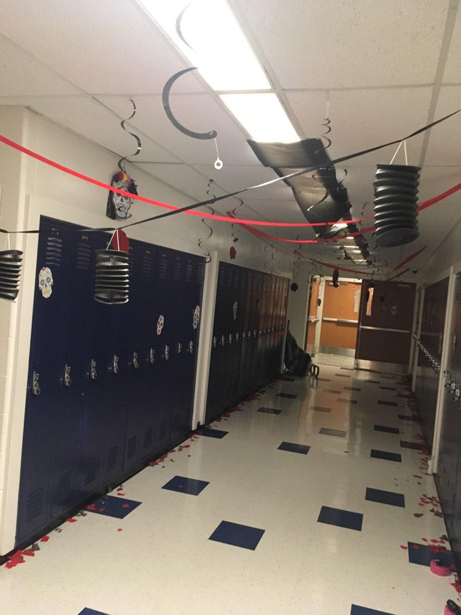 Pallotti_HS's tweet photo. Senior Hallway: Coco #spiritweek #hallwaycompetitions #classcompetitions #pallottihs #pantherpride #Homecoming2018 https://t.co/jMnzuJMBpp