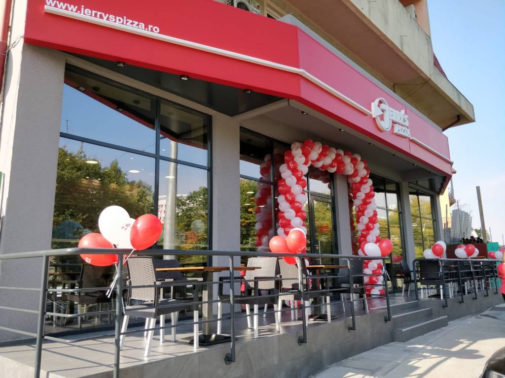 Jerry’s Pizza Titan s-a mutat jerryspizza.wordpress.com/2018/10/09/jer…