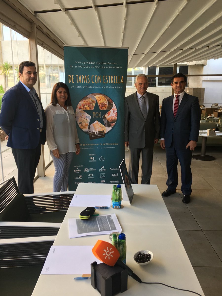 CarlosJTrejo's tweet image. En la presentación de las #JornadasGastronómicas de los @Hotels_Sevilla en @Melia__Sevilla hemos podido comprobar en los hoteles tb hacen tapas #deliciosas. No se lo pierdan! En @sevillaciudad y @Sevilla_Turismo del 11-oct al 19-nov.