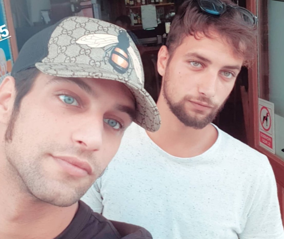 <a href="/Jesus_Castro_5/">Jesus Castro</a> pasa unos días con su familia en #Vejer 💖 En la foto con su hermano pequeño Moisés Castro 💥 #Handsome #FelizMartes #FelizSemana :)
