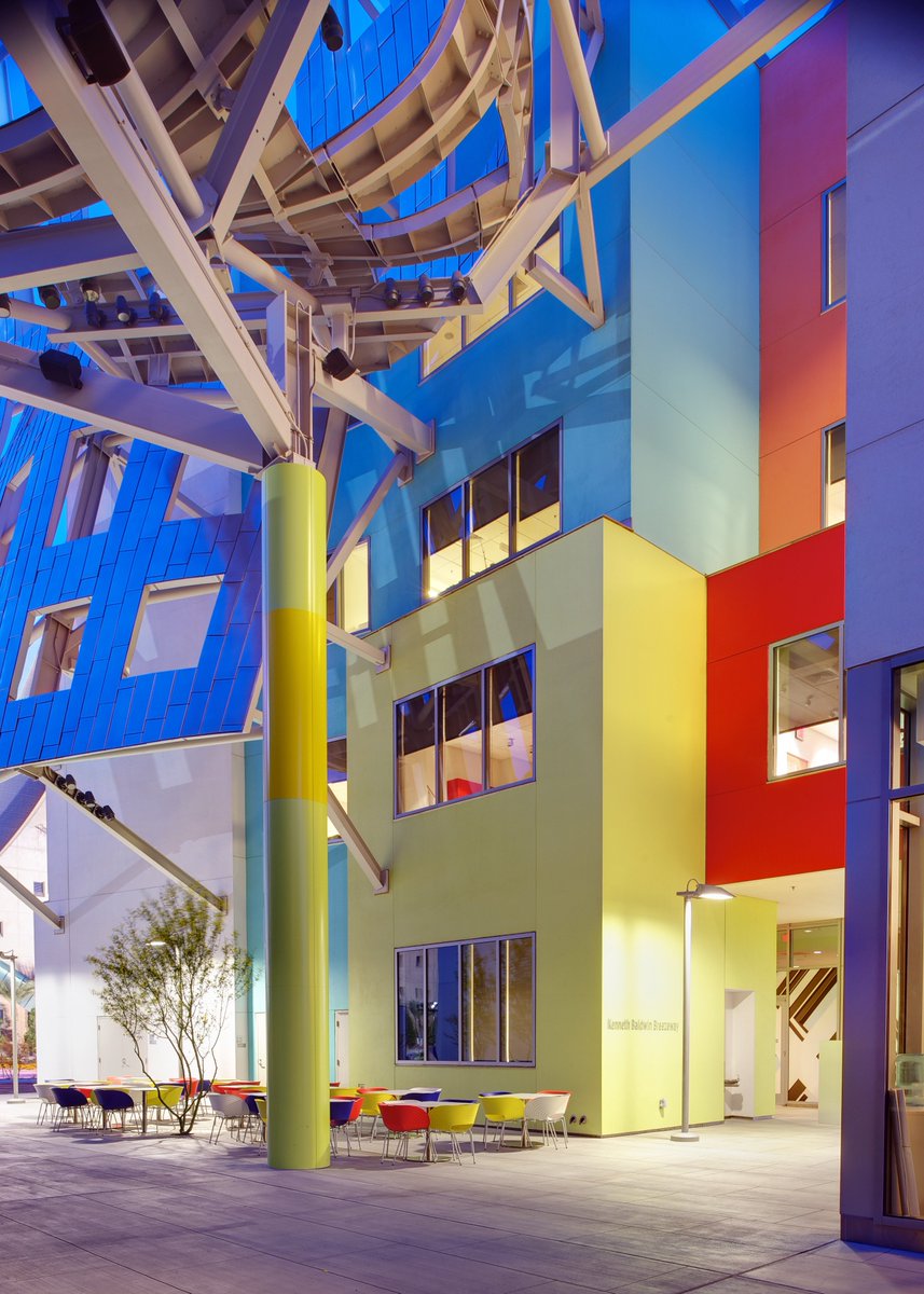 It’s important to make the outside of your project look as good as the inside. When you use Mecho shades, you choose the outside-facing #fabric color as well as the interior-facing fabric to complement your design and draw attention to the #architecture. mechoshade.com