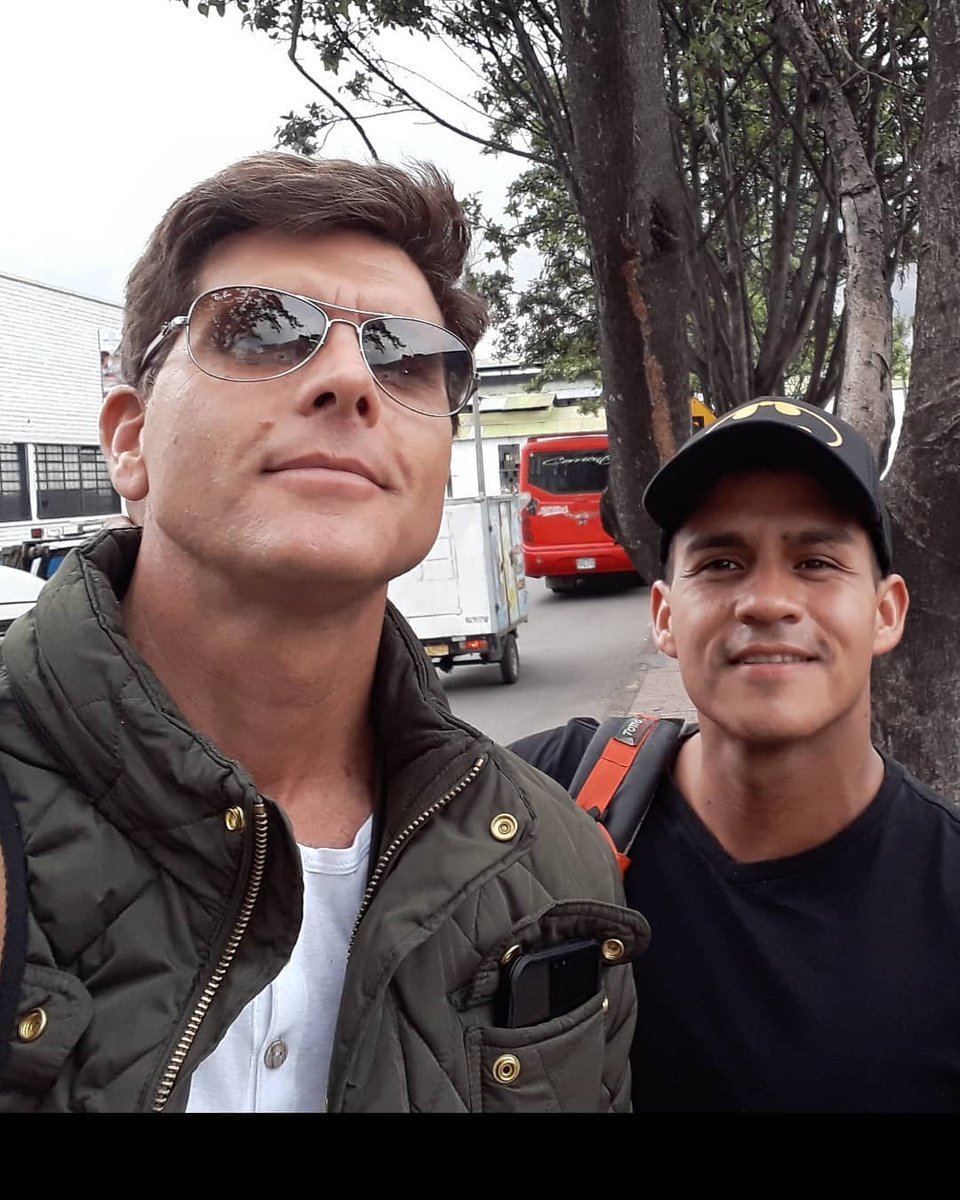 ChrisMeierFans's tweet photo. #Repost #Geonervasquez Aca Con el protagonista de la serie #ElGeneral #Selfie #DevainaSalgo #MideComo #190 #ExcelenteActor #Internacional Christian Meier @oliverdog #Gv #Colombia https://t.co/GGrBdHxNcW #ChristianMeier https://t.co/oQZHblneUN