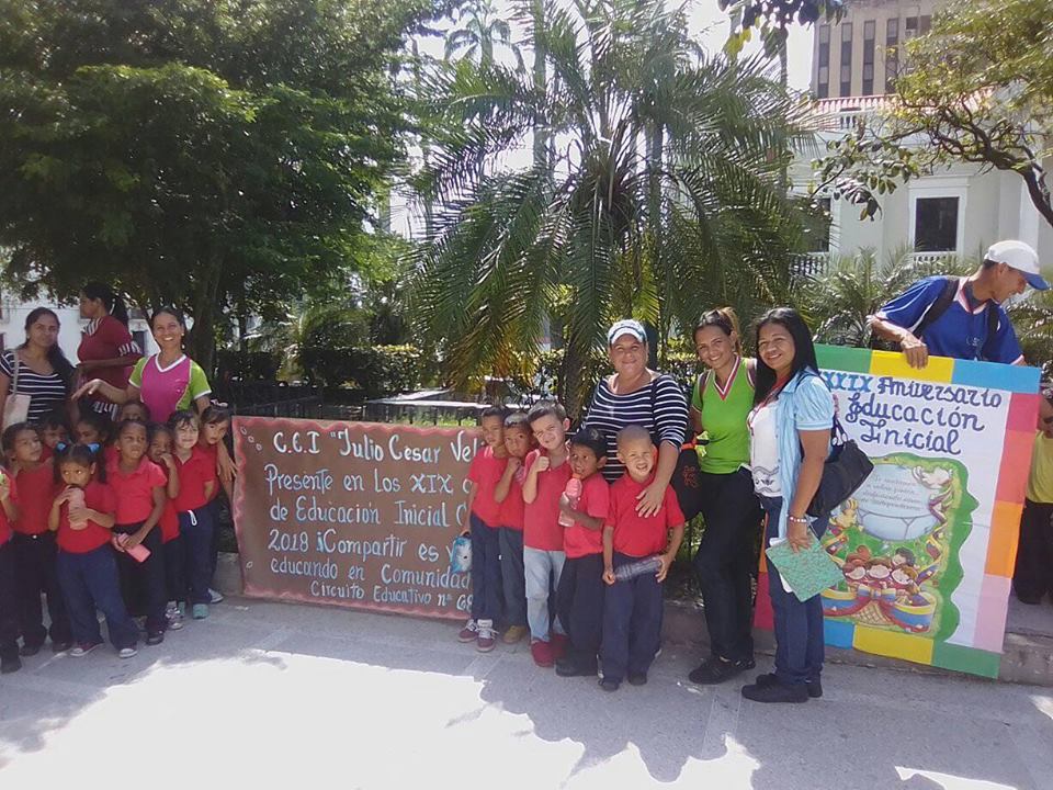 FormacionZey's tweet photo. #Aniversario. 19 años de Educación Inicial. Así comenzó en el Estado Yaracuy la Fiesta de Aniversario, con la alegría de Niños, Niñas y Docentes en compañía de Coordinación Inicial Z.E.Y, Tutora PNF-PNFAE Inicial, entre otros. https://t.co/GrdAAJaNEQ
