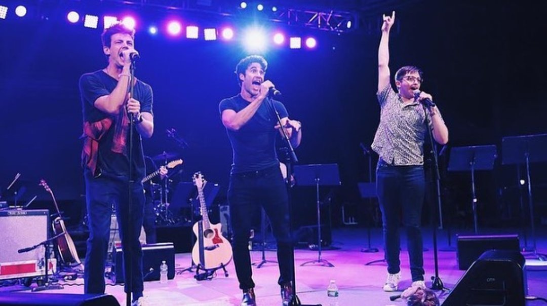 #Glee
#TheFlash

⚠️ATENCIÓN⚠️

Fotos del #ElsieFest con <a href="/DarrenCriss/">Darren Criss</a>, Grant Gustin y <a href="/Matt_Morrison/">Matthew Morrison</a>.