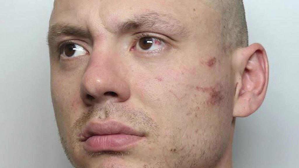 DerbysPolice's tweet image. Matthew Stretch, 28, of #Keyworth, who threatened our officers who were attending an incident in High Street, #Riddings - before stabbing PD Axle during a manhunt - has been jailed for more than six years. #BroughtToJustice
derbyshire.police.uk/News-and-Appea…